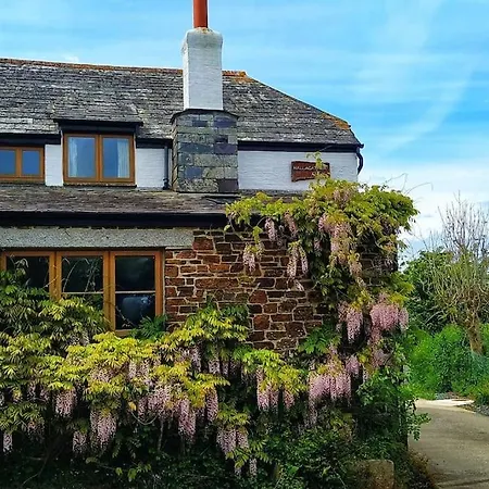 Hallagather Self Catering * Bude